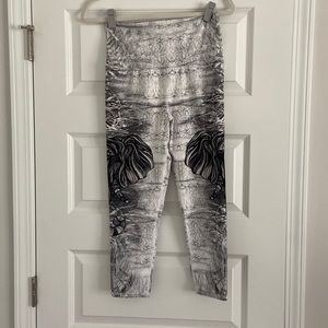Patterned Cropped Leggings